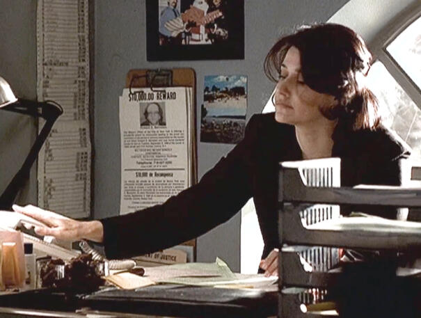 10 Lorraine Bracco putting the phone down at her office desk in The Taking of Pelham 1 2 3.
