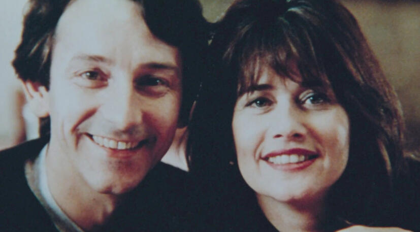 7 Lorraine Bracco smiling next to Jean-Hugues Anglade in a close-up photo in Les Menteurs